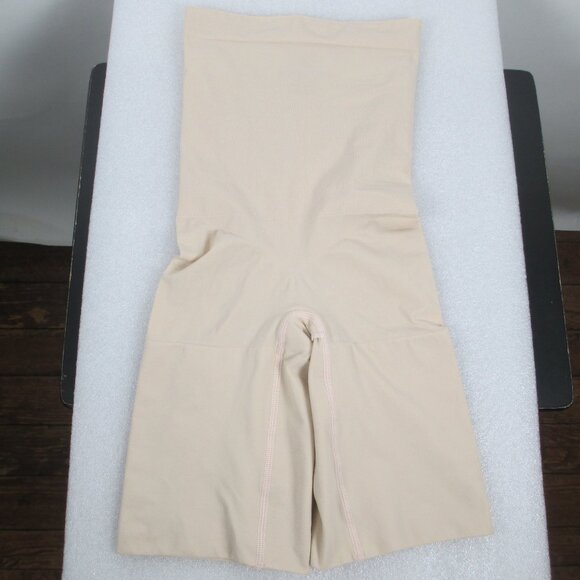 SPANXsculpt™ Seamless Power High-Waisted Mid-Thigh Short - Picture 7 of 12